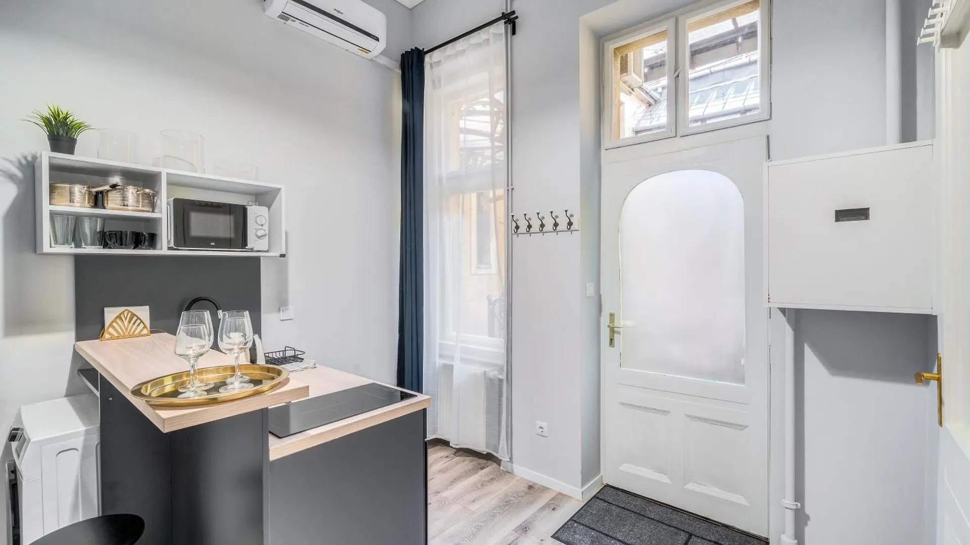 Synagogue 1 Bedroom Apartment S161 Budapest