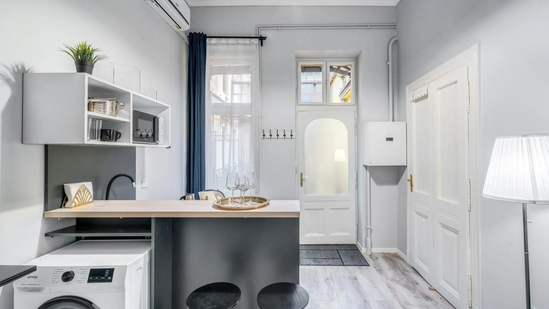 Synagogue 1 Bedroom Apartment S161 Budapest