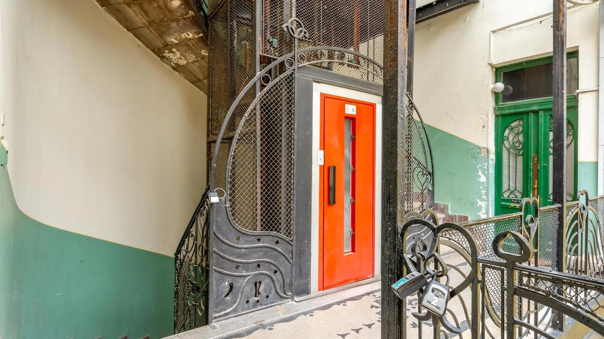 Synagogue 1 Bedroom Apartment S161 Budapest